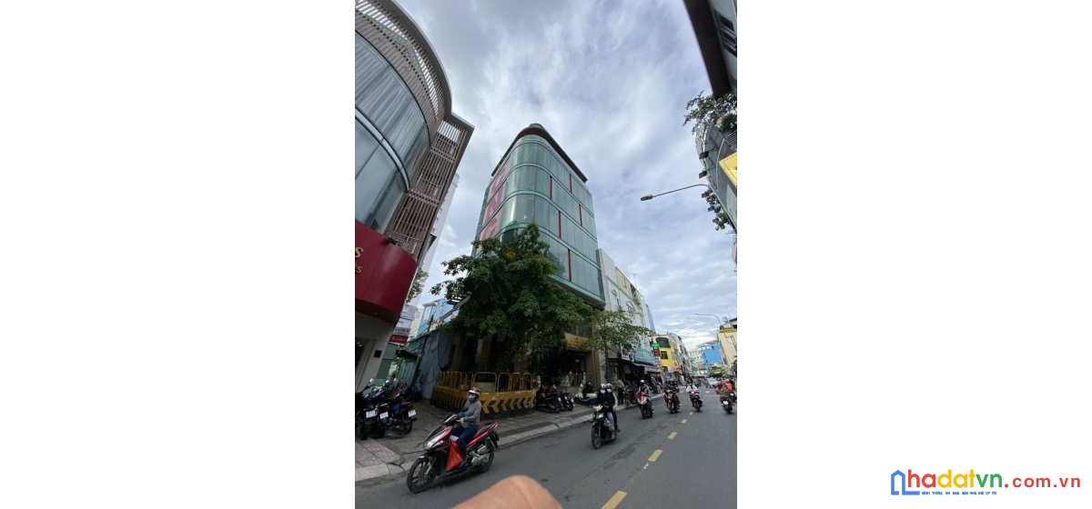 Cho thuê 8 tầng 27 rạch bùng binh, q3 góc 2 măth tiền dt 12 x9m giá 180 triệu

