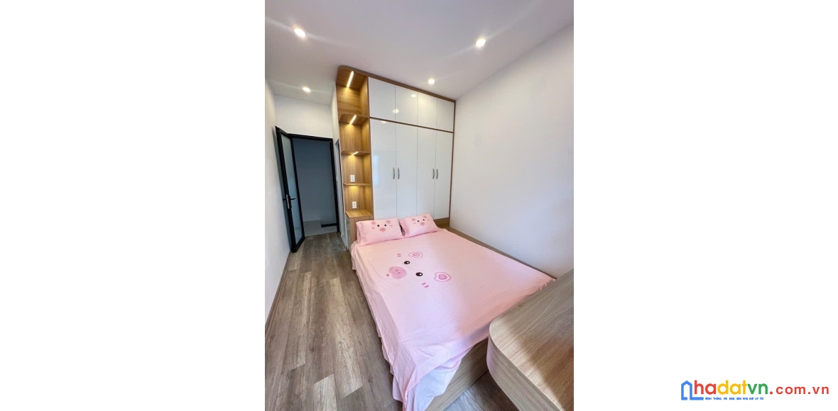 Nhà đẹp , view thoáng gần đh thăng long , 42 m2 x 5 tầng, mặt tiền 4,5m ,7,42 tỷ
