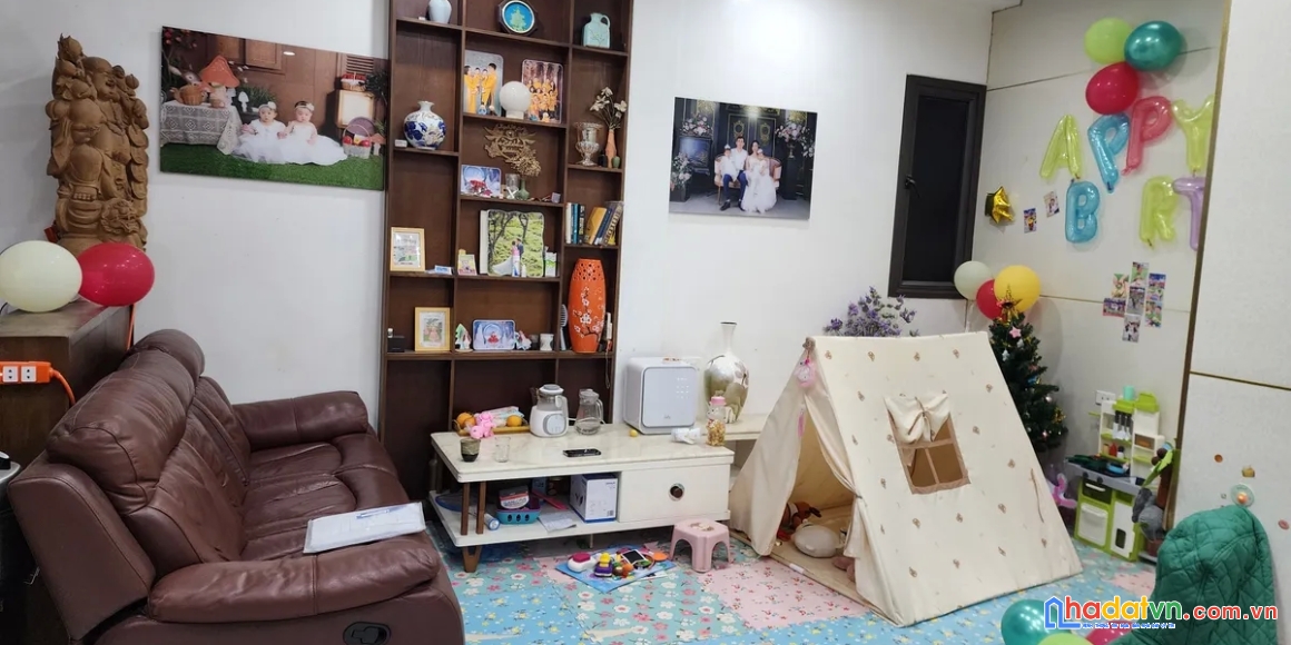 Nhà 4 tầng x 43m2 bằng liệt, mặt tiền 5m, giá 6 tỷ, ngay hồ linh đàm