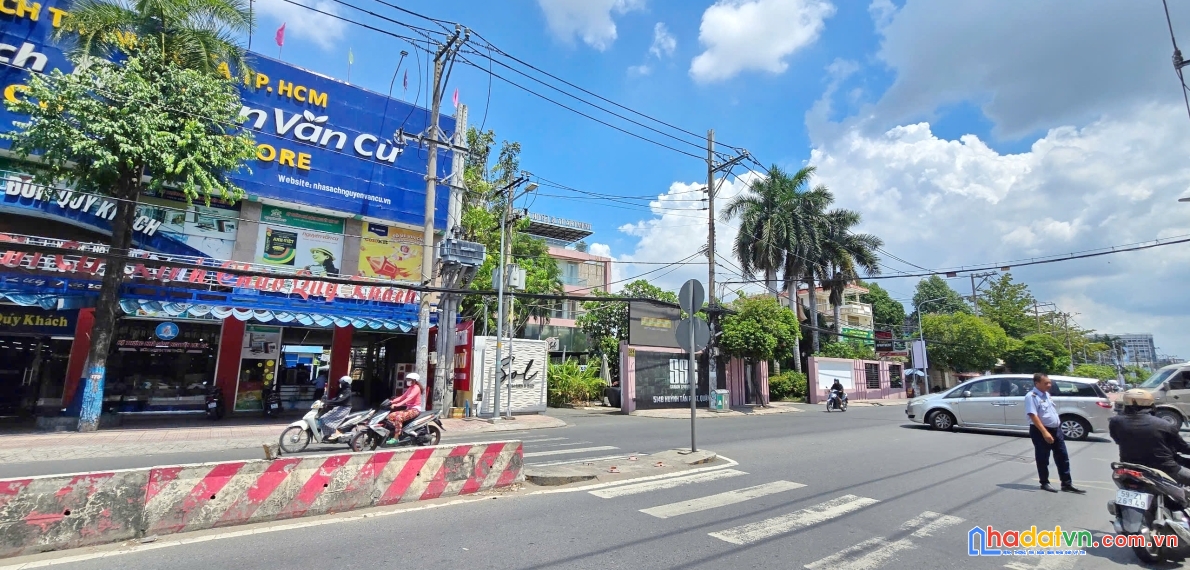 Mặt bằng kinh doanh 30x50 sàn hơn 2000m² 516 huỳnh tấn phát q7