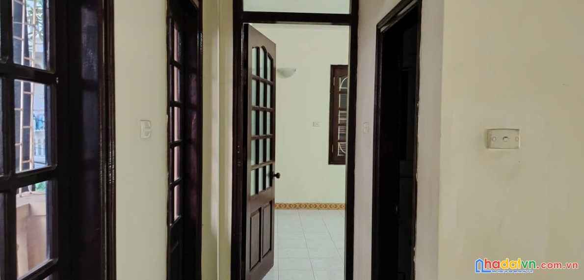 Siêu phẩm trần duy hưng - oto tránh - vỉa hè - lô góc 2 mặt tiền - ngõ thông - 60m2 - 4t - mt 10m - 21.9 tỷ
