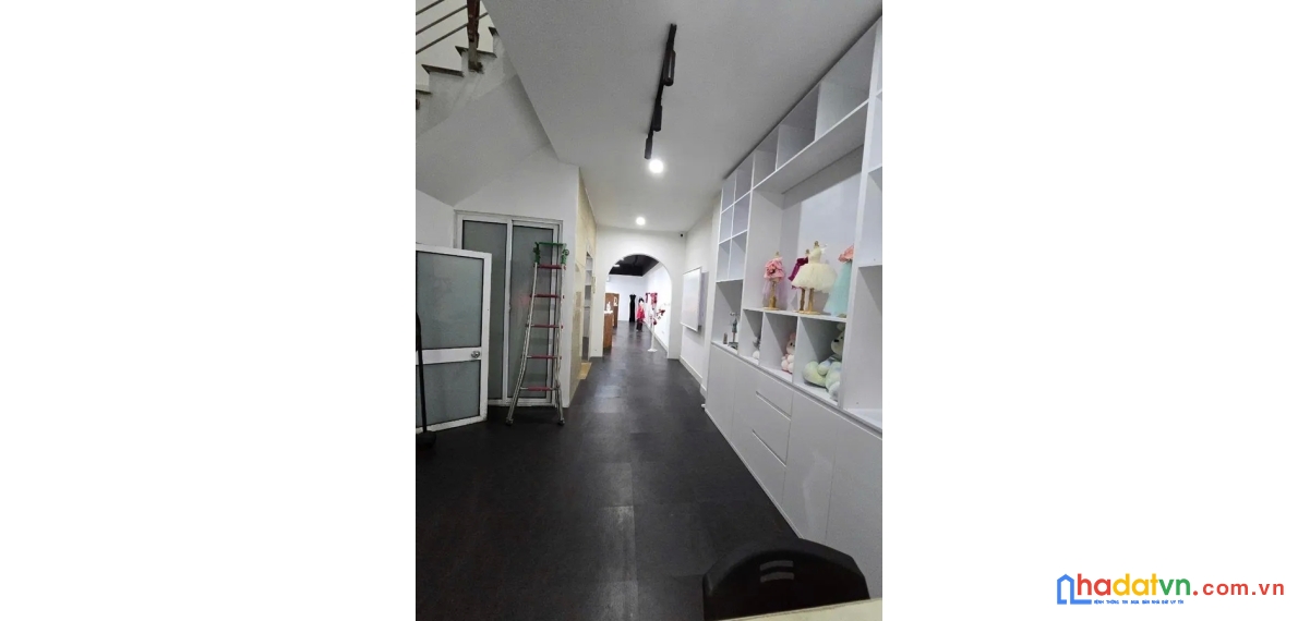 Bán nhà mặt phố thái hà. đống đa. thang máy. ô tô. vỉa hè. dt 133m2. mt 3,7m. giá 63,5 tỷ.