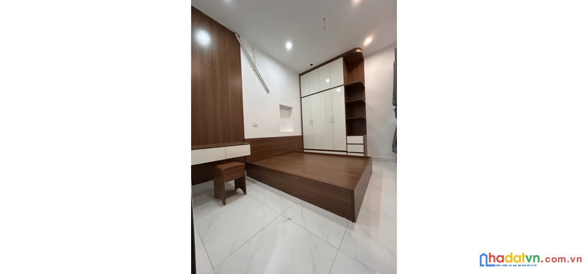 Bán nhà văn chương. đống đa. lô góc. dt 28m2. mt 3,6m. 5 tầng. giá 6,9 tỷ.