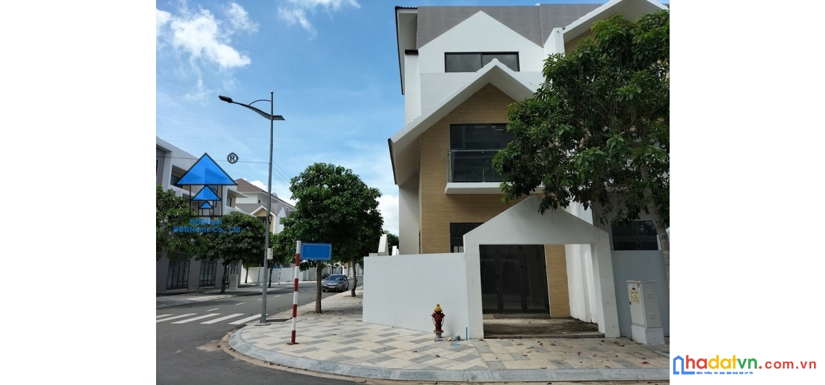 Bán căn gốc 2 mặt tiền barya citi long toàn b725