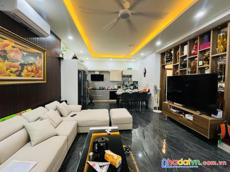 Khương hạ ,giá chỉ hơn 7 tỷ có nhà 38m*5 tầng ,ô tô sát nhà .
