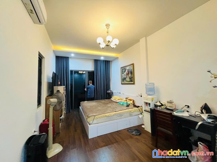 Khương hạ ,giá chỉ hơn 7 tỷ có nhà 38m*5 tầng ,ô tô sát nhà .