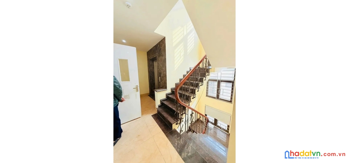 Bán nhà mặt phố trần vỹ. cầu giấy. thang máy. ô tô. vỉa hè. dt 136m2. mt 6,5m. giá 88,5 tỷ.