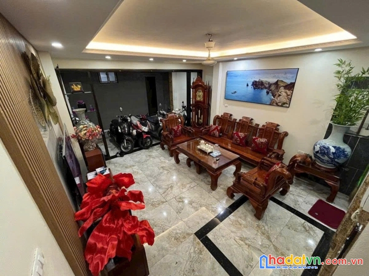 Hơn 7 tỷ, phân lô kim giang, 35m, 5 tầng, ngõ thông tứ phía, gần trường học và bệnh viện.