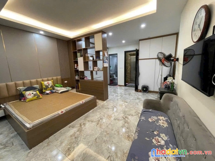 Hơn 7 tỷ, phân lô kim giang, 35m, 5 tầng, ngõ thông tứ phía, gần trường học và bệnh viện.