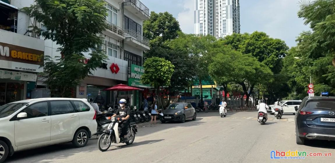 Bán nhà mặt phố đường 19 tháng 5. hà đông. ô tô. vỉa hè. dt 54m2. mt 4,6m. giá 18,4 tỷ.