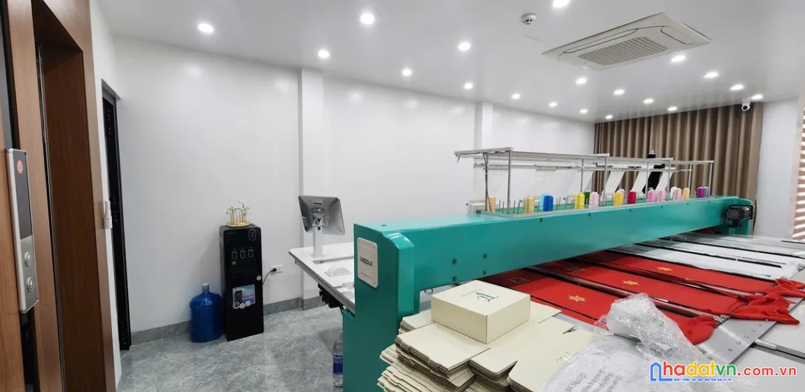 Bán nhà mặt phố trung phụng. đống đa. 6 tầng thang máy. ô tô. vỉa hè. dt 50m2. giá 20,9 tỷ.
