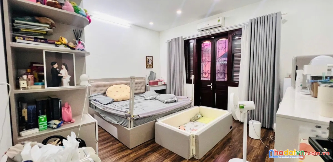 Bán nhà trần quốc hoàn. cầu giấy. ô tô. vỉa hè. dt 54m2. mt 5m. 4 tầng. giá 21,5 tỷ.