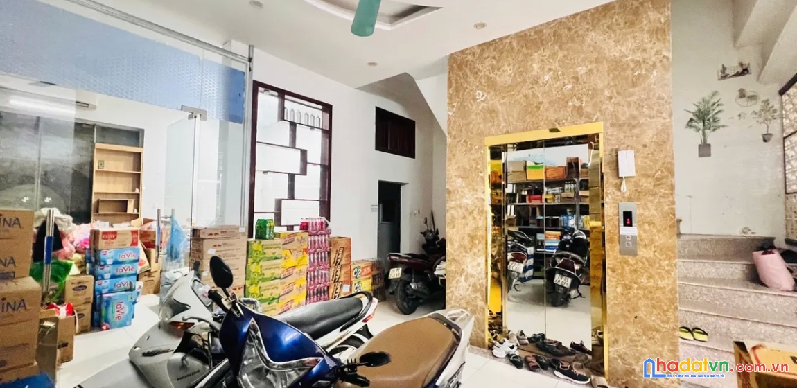 Bán nhà trần quốc hoàn. cầu giấy. 5 tầng thang máy. ô tô. dt 100m2. mt 5,6m. giá 29,3 tỷ.