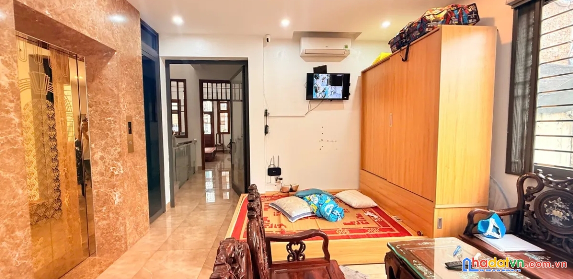 Bán nhà trần quốc hoàn. cầu giấy. 5 tầng thang máy. ô tô. dt 100m2. mt 5,6m. giá 29,3 tỷ.