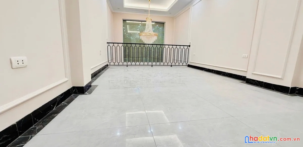Bán nhà mặt phố khương đình. thanh xuân. tầng thang máy. ô tô. vỉa hè. dt 40m2. giá 22,9 tỷ.