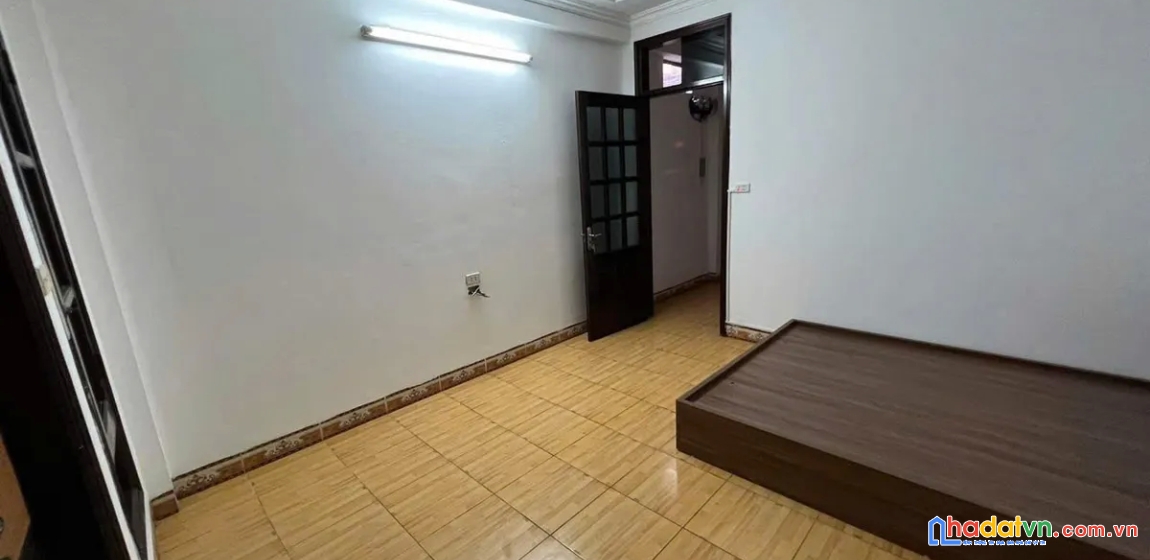 Bán nhà nguyễn chí thanh. đống đa. ô tô. dt 52m2. mt 4m. 5 tầng. giá 14,7 tỷ.