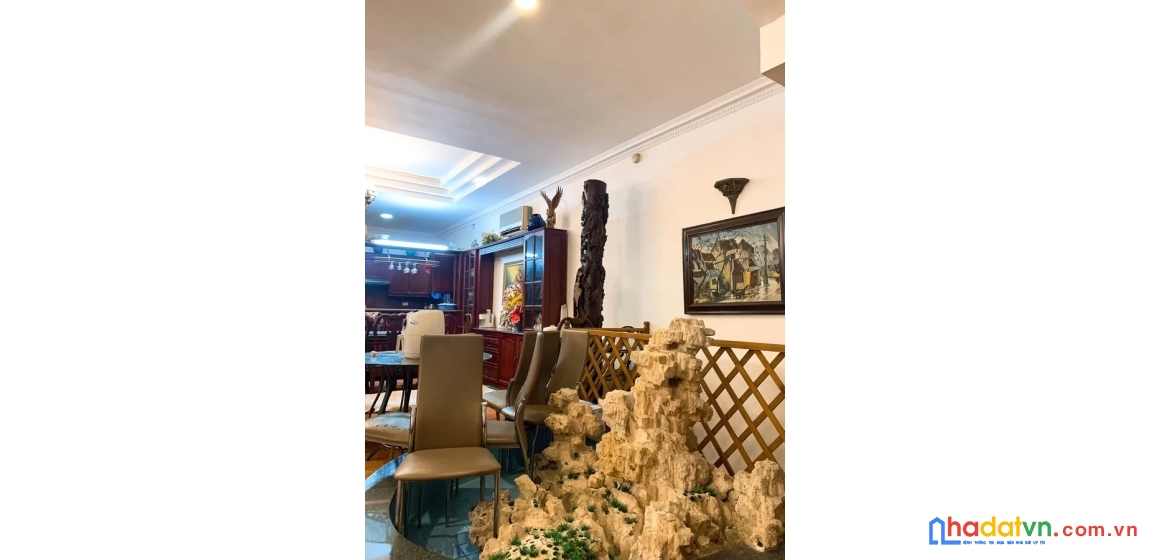 Bán nhà bt dịch vọng. cầu giấy. ô tô. vỉa hè. dt 271m2. mt 17m. 5 tầng. giá 74,5 tỷ.