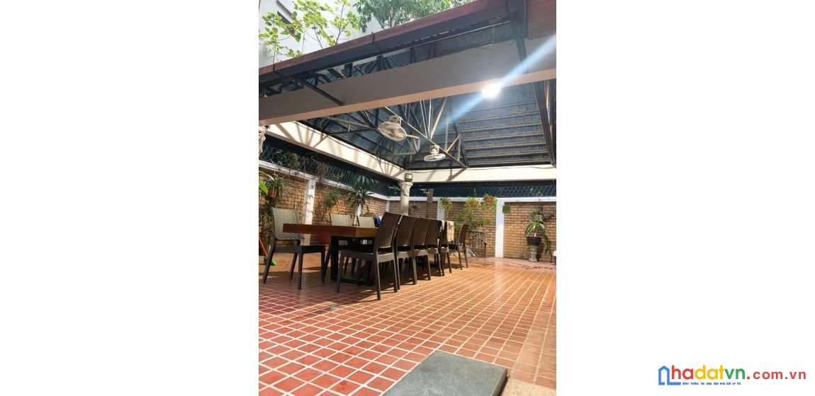 Bán nhà bt dịch vọng. cầu giấy. ô tô. vỉa hè. dt 271m2. mt 17m. 5 tầng. giá 74,5 tỷ.