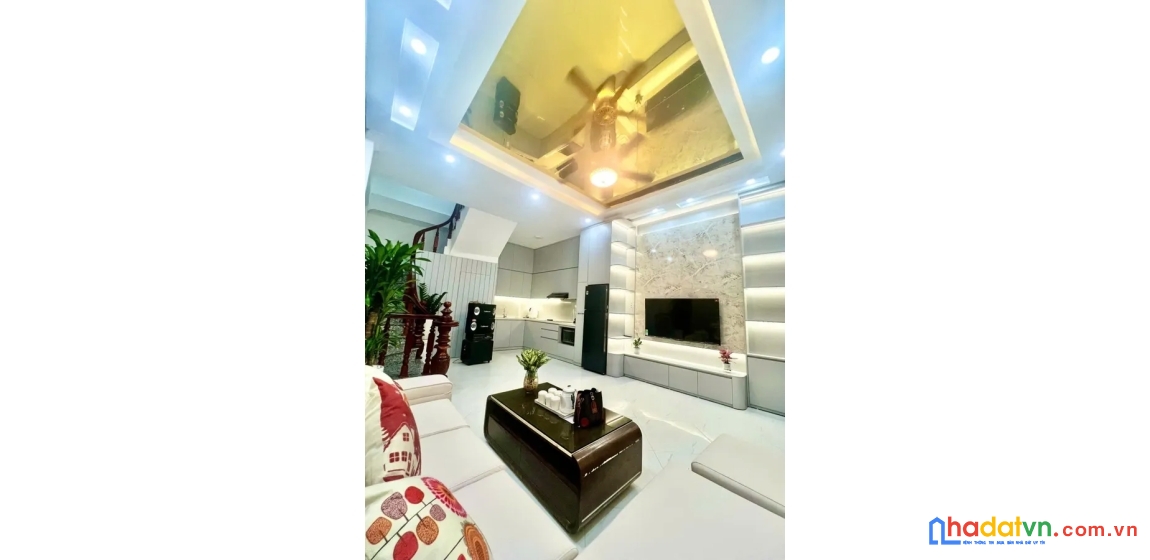 Bán nhà trường chinh. đống đa. dt 41m2. mt 5m. 5 tầng. giá 8,8 tỷ.