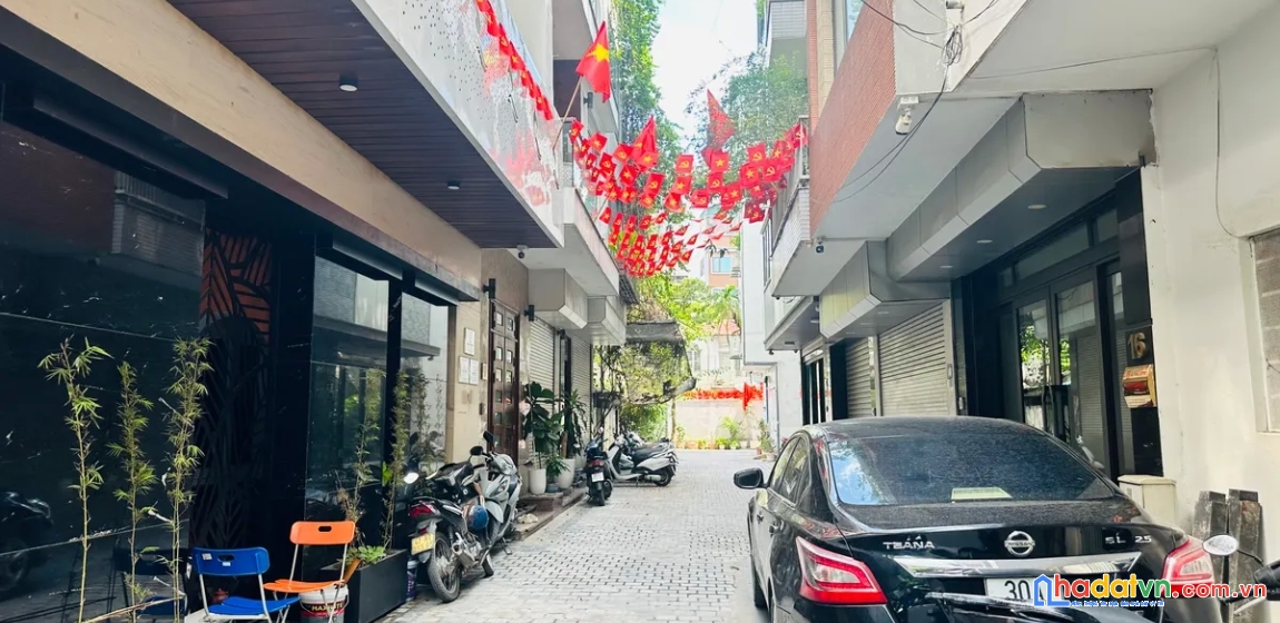Bán nhà lê văn lương. cầu giấy. ô tô. vỉa hè. dt 100m2. mt 6,6m. 4 tầng. giá 34,8 tỷ.