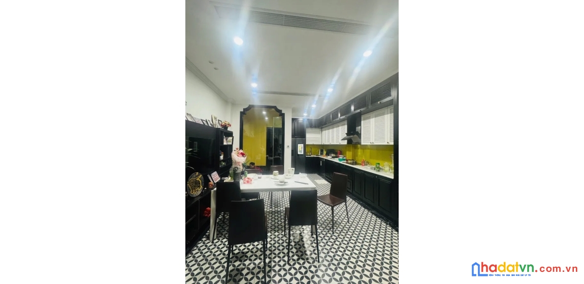Bán khuất duy tiến. thanh xuân. 6 tầng thang máy. dt 98m2. mt 5,6m. giá 23,4 tỷ.