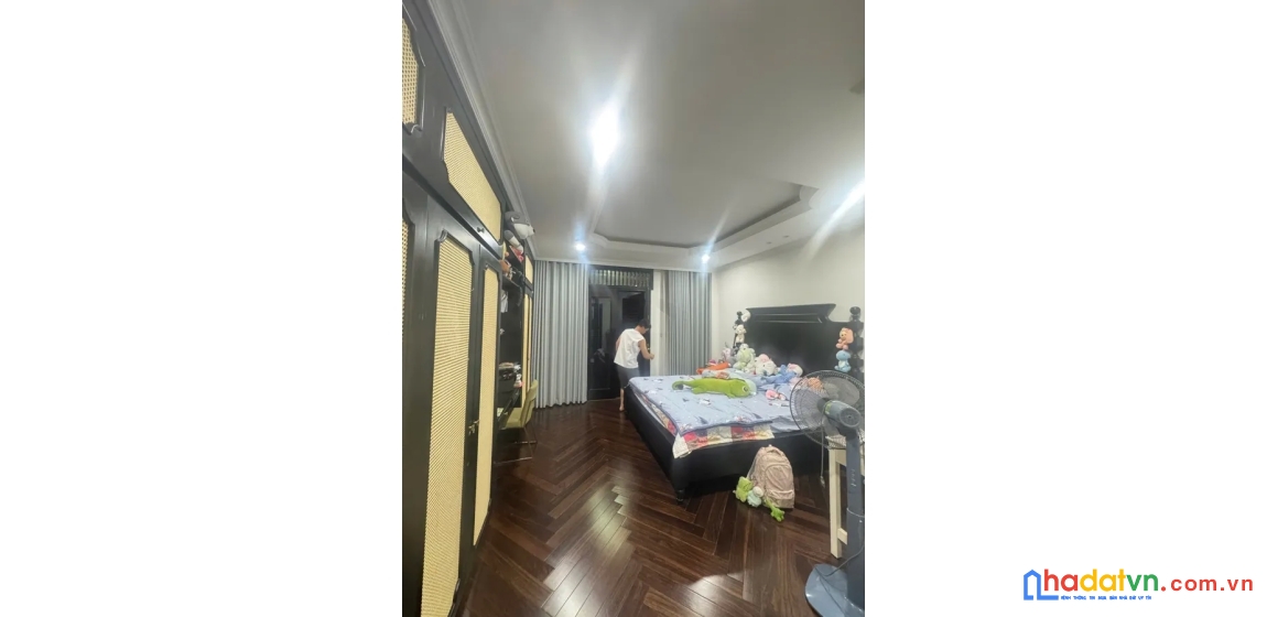 Bán khuất duy tiến. thanh xuân. 6 tầng thang máy. dt 98m2. mt 5,6m. giá 23,4 tỷ.