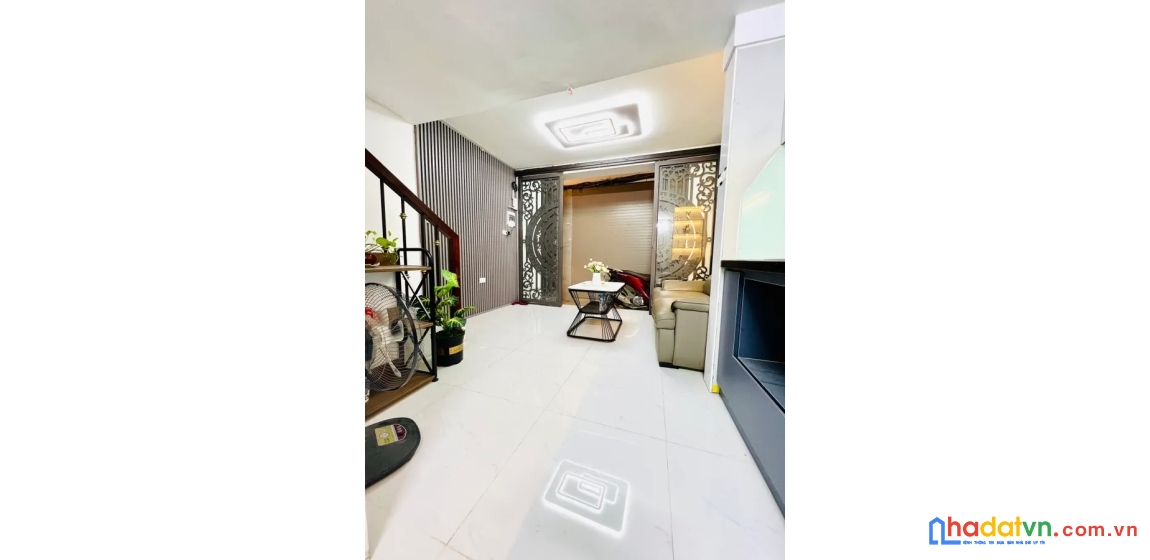 Bán nhà minh khai. hai bà trưng. dt 18m2. mt 3,7m. 5 tầng. giá 4,73 tỷ. 