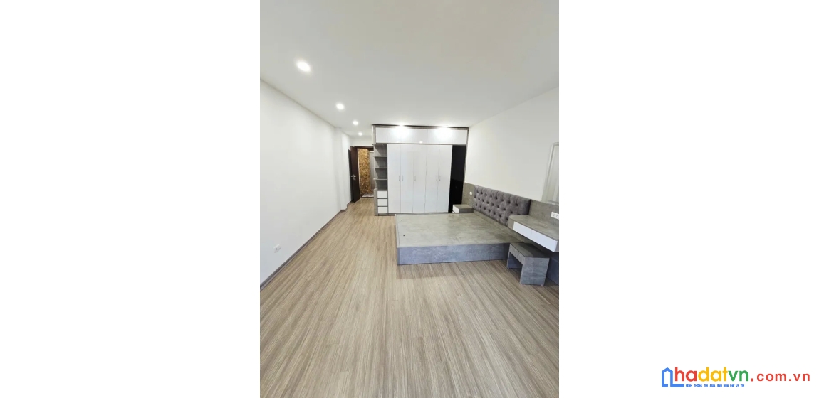 Bán nhà nguyễn văn linh. long biên. 6 tầng thang máy. ô tô. dt 45m2. mt 4m. giá 10.5 tỷ.