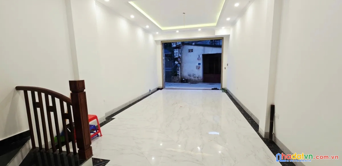 Bán nhà nguyễn văn linh. long biên. 6 tầng thang máy. ô tô. dt 45m2. mt 4m. giá 10.5 tỷ.
