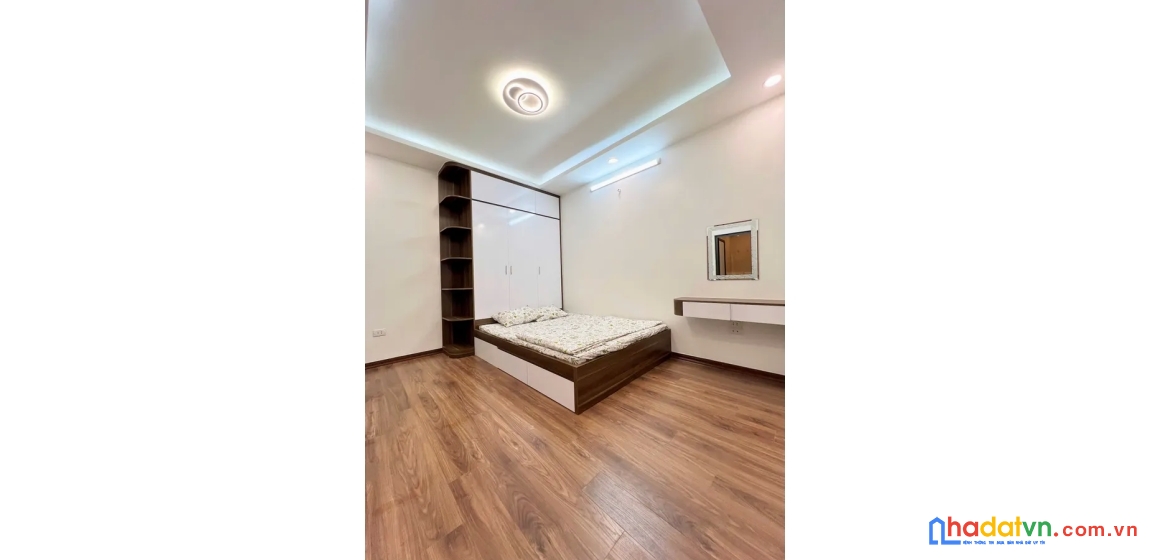 Bán nhà trần thái tông. cầu giấy. dt 30m2. mt 6,7m. 5 tầng. giá 7,8 tỷ. 
