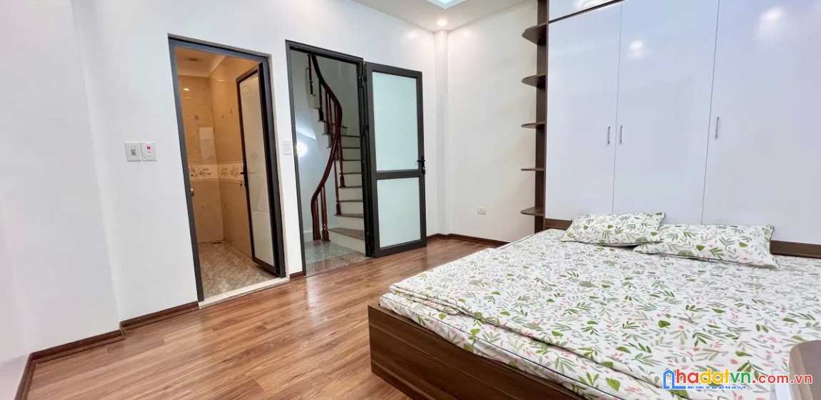 Bán nhà trần thái tông. cầu giấy. dt 30m2. mt 6,7m. 5 tầng. giá 7,8 tỷ. 