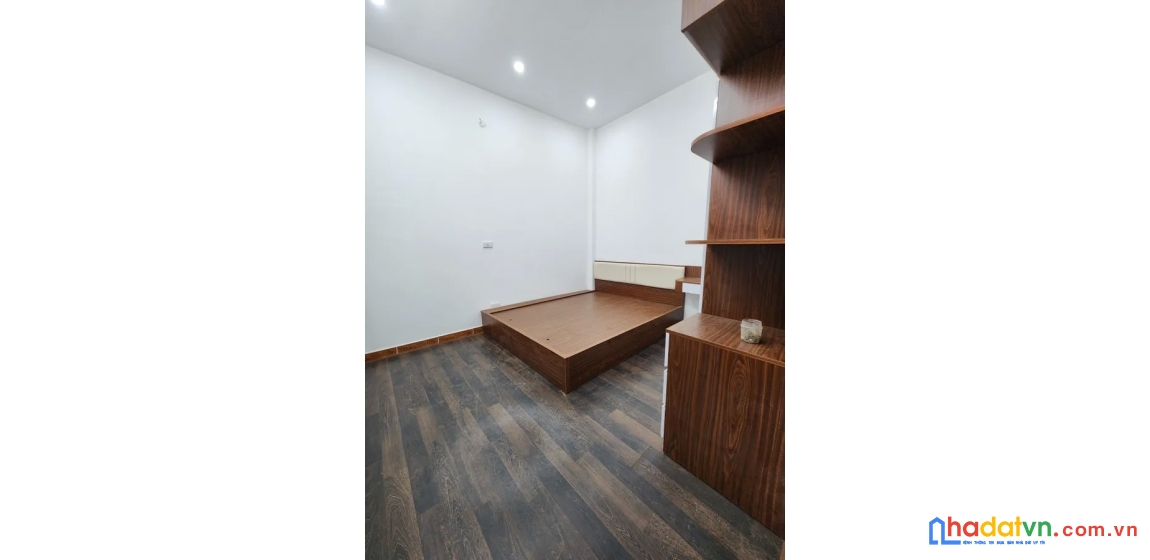 Bán nhà vĩnh hưng. hoàng mai. lô góc 3 thoáng. dt 38m2. mt 3,5m. 4 tầng. giá 7.75 tỷ. 