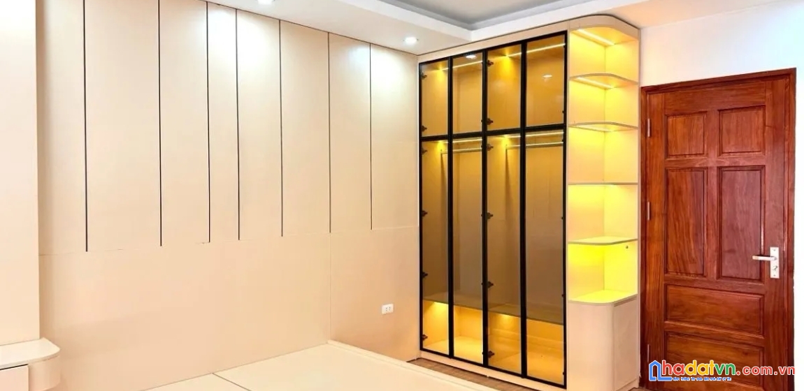 Bán nhà văn chương. đống đa. 6 tầng thang máy. dt 36m2. mt 4,3m. giá 9,46 tỷ.