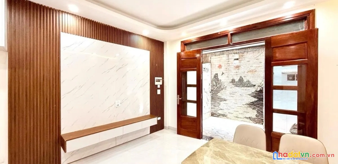 Bán nhà văn chương. đống đa. 6 tầng thang máy. dt 36m2. mt 4,3m. giá 9,46 tỷ.