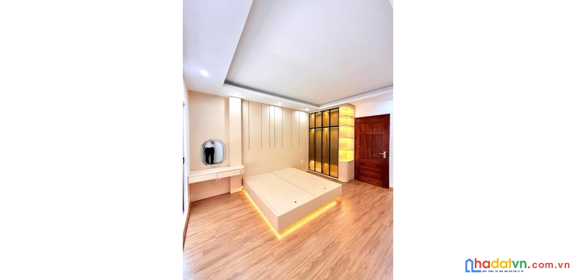 Bán nhà văn chương. đống đa. 6 tầng thang máy. dt 36m2. mt 4,3m. giá 9,46 tỷ.