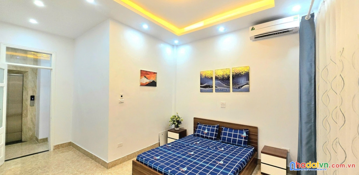 Nhà láng hạ - phân lô 6t thang máy - oto 5 tạ qua nhà - ngõ thông kd