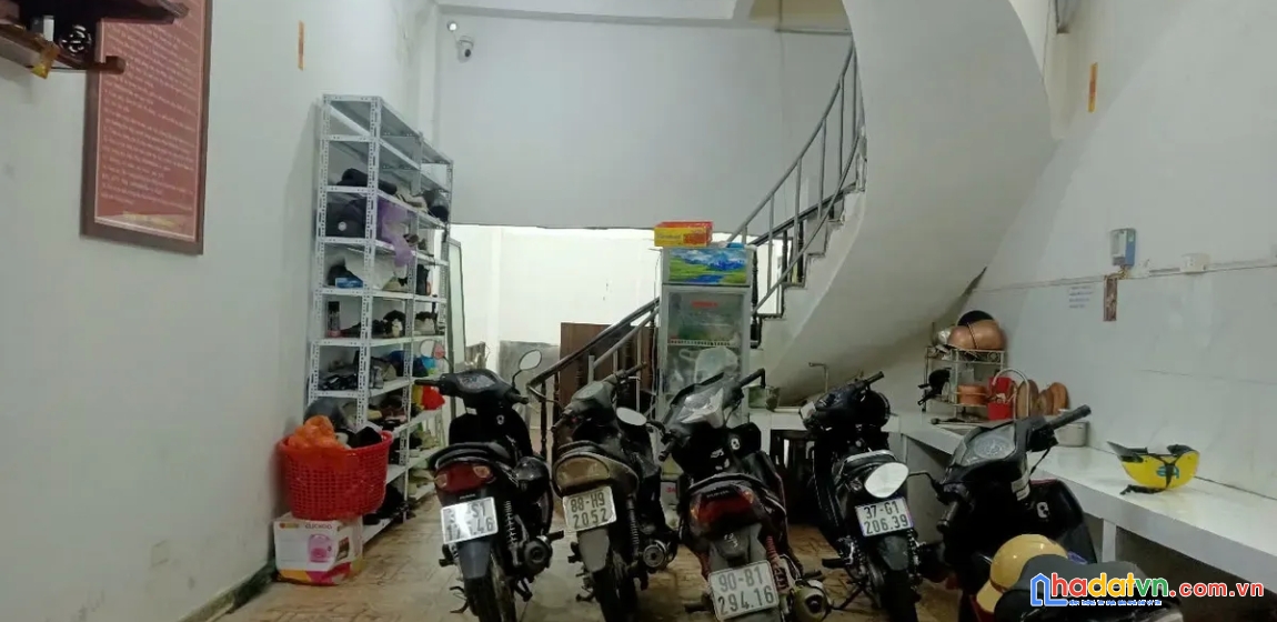 Bán nhà mặt phố xã đàn 2. đống đa. ô tô. dt 54m2. mt 4,2m. 4 tầng. giá 16,2 tỷ.