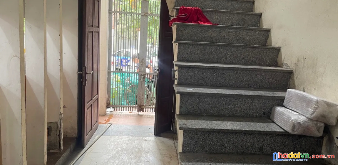 Bán nhà mặt phố nguyễn bá khoản. cầu giấy. ô tô. vỉa hè. dt 106m2. mt 7,2m. giá 56,5 tỷ.