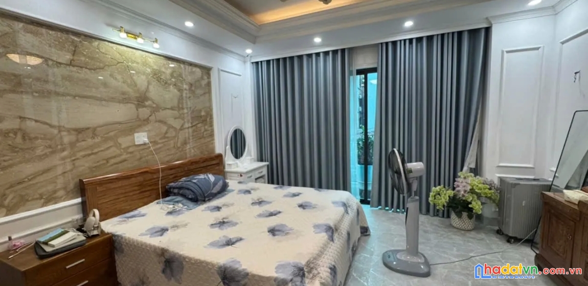 Bán nhà mặt phố kim giang. hoàng mai. 8 tầng thang máy. ô tô. vỉa hè. dt 106m2. giá 54,5 tỷ.