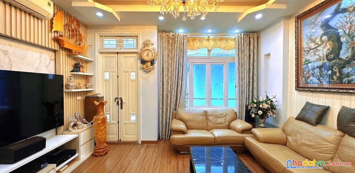 Bán nhà phố hoàng cầu, đống đa 54m, 5 tầng, mt 5m. giá: 16.9 tỷ. lh: 0937158386