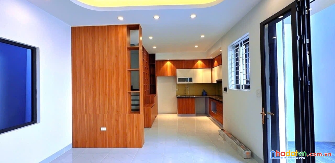 Bán nhà phố hoàng cầu, đống đa 54m, 5 tầng, mt 5m. giá: 16.9 tỷ. lh: 0937158386