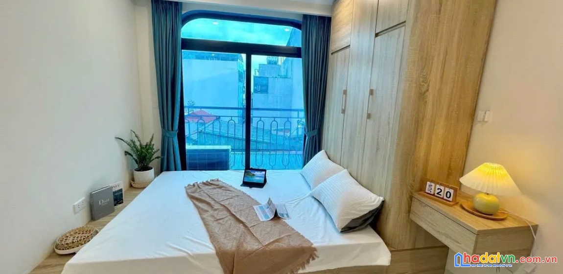 Bán nhà chính kinh. thanh xuân. 8 tầng thang máy. lô góc. dt 57m2. mt 6,5m. giá 17,9 tỷ.