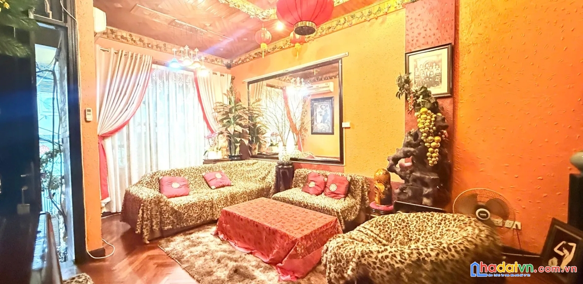 Bán nhà trần quốc hoàn. cầu giấy. ô tô. dt 50m2. mt 4,2m. 6 tầng. giá 17,9 tỷ.