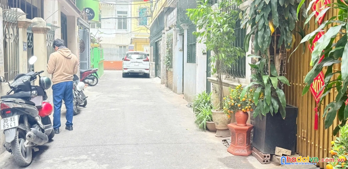 Bán nhà trần quốc hoàn. cầu giấy. ô tô. dt 50m2. mt 4,2m. 6 tầng. giá 17,9 tỷ.
