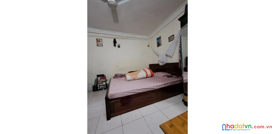 Bán nhà cát linh. đống đa. cách 1 nhà ra phố. dt 54m2. mt 2,6m. 4 tầng. giá 13,8 tỷ.
