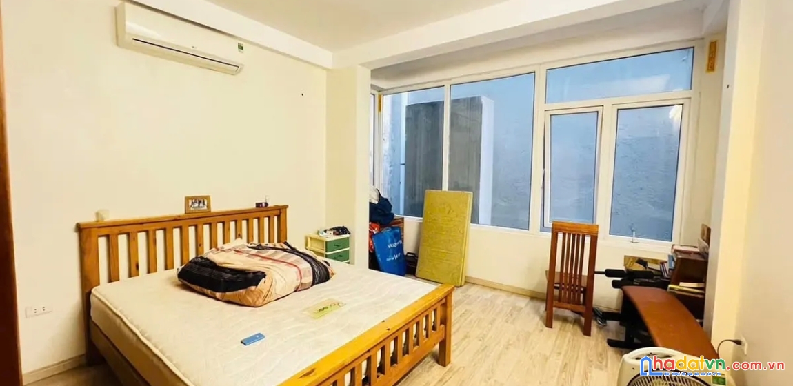 Bán nhà đội cấn. ba đình. lô góc. dt 50m2. mt 3,7m. 4 tầng. giá 10,4 tỷ.