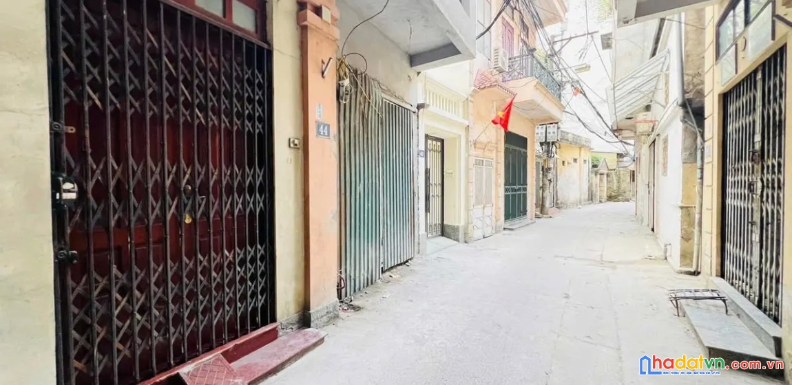 Bán nhà đội cấn. ba đình. lô góc. dt 50m2. mt 3,7m. 4 tầng. giá 10,4 tỷ.