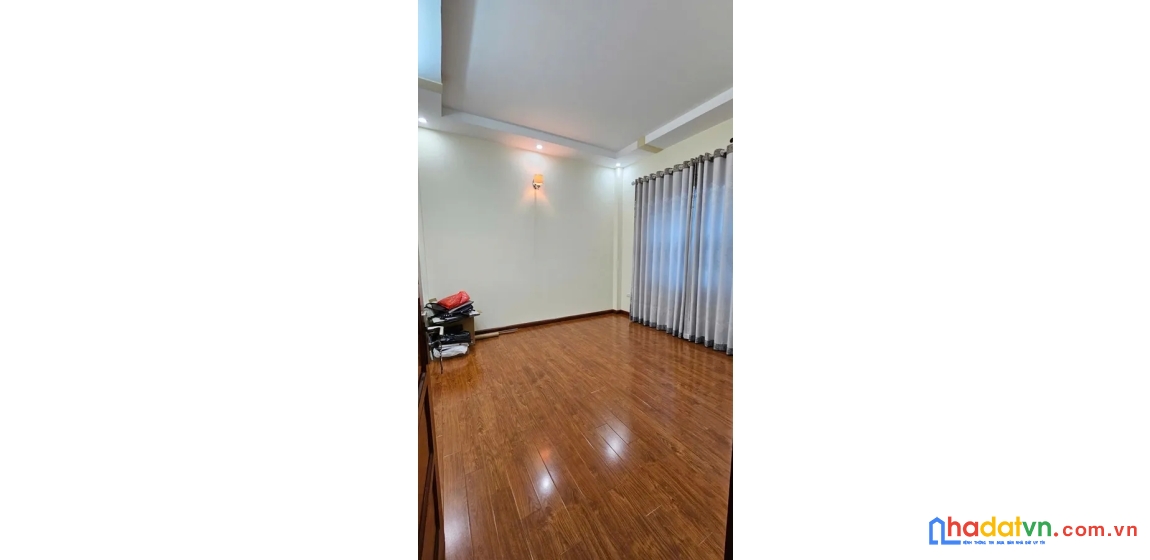 Bán nhà trần quốc hoàn. cầu giấy. lô góc. ô tô. dt 42m2. mt 3,8m. 5 tầng. giá 21,4 tỷ.