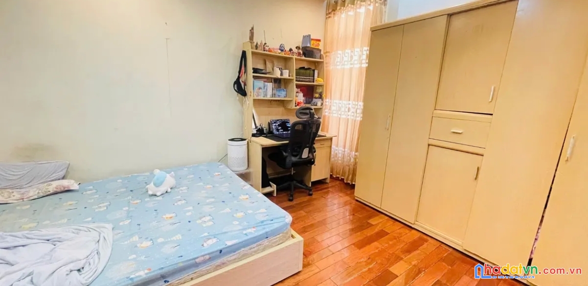Bán nhà thông phong. đống đa. lô góc. ô tô. dt 52m2. mt 5,7m. 5 tầng. giá 32,3 tỷ.
