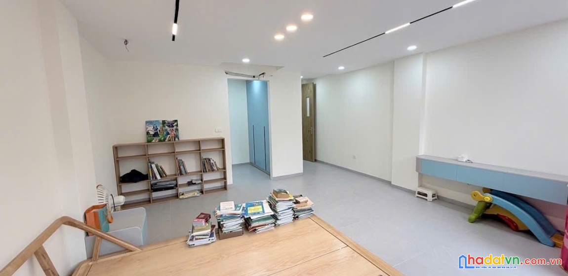 Bán nhà phố trần quang diệu 63m, 7 tầng, mt 5.2m. giá: 28.5 tỷ. lh: 0937158386